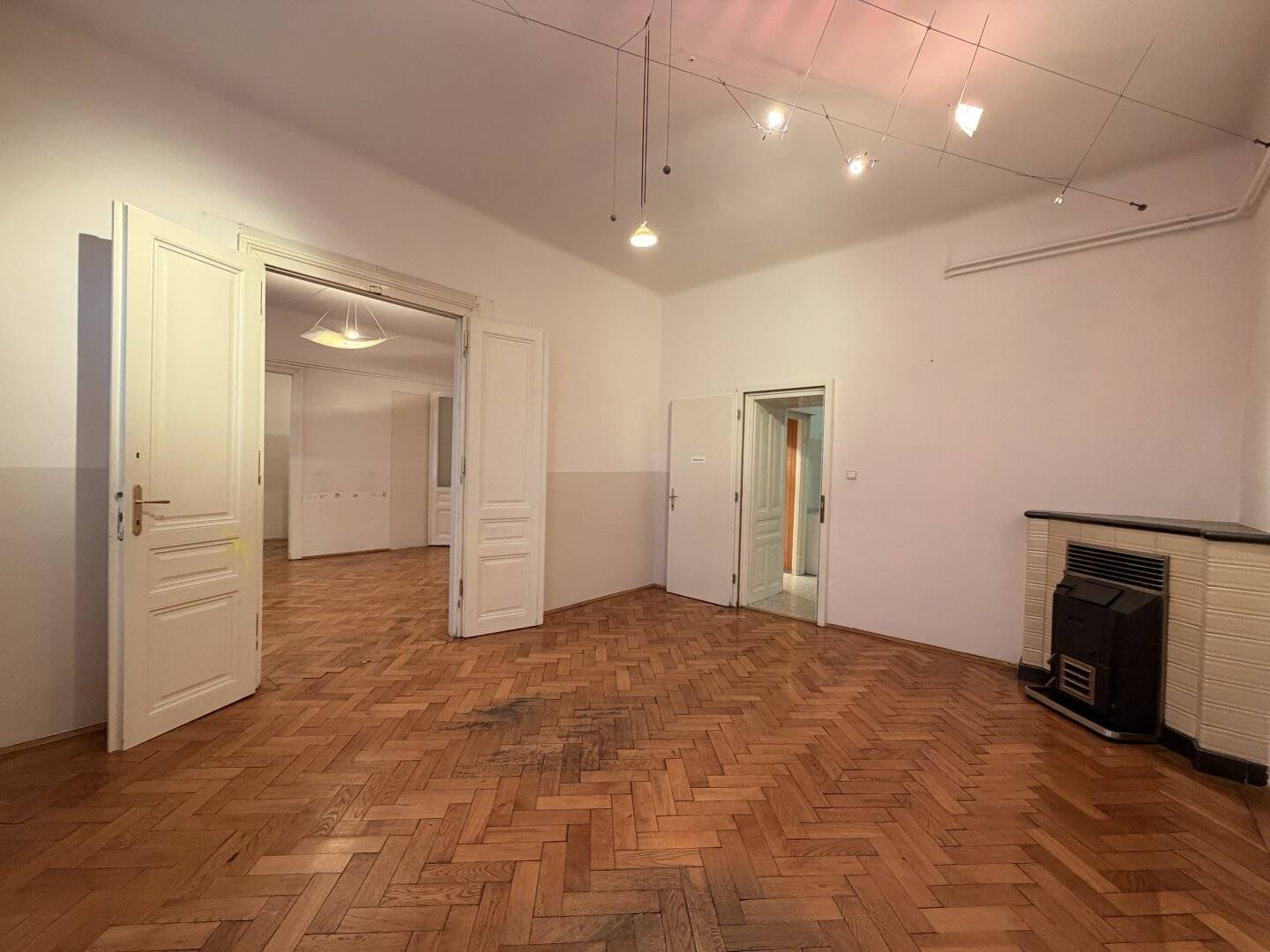Kurzgasse - repräsentatives Altbaubüro Nähe U3/U6 Westbahnhof