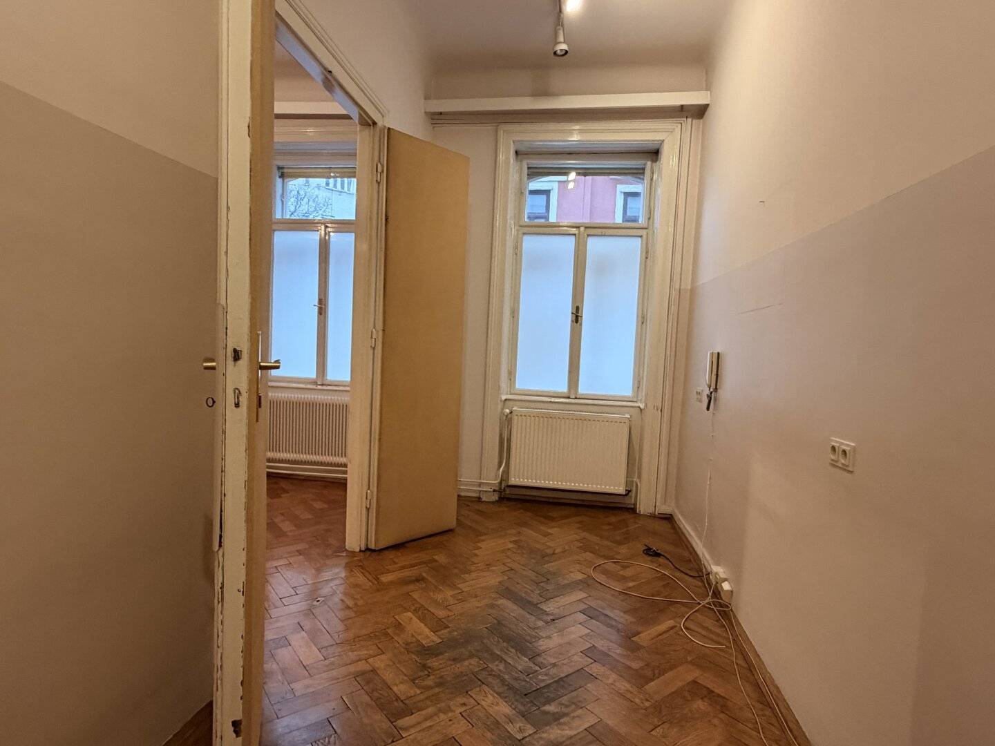 Kurzgasse - repräsentatives Altbaubüro Nähe U3/U6 Westbahnhof