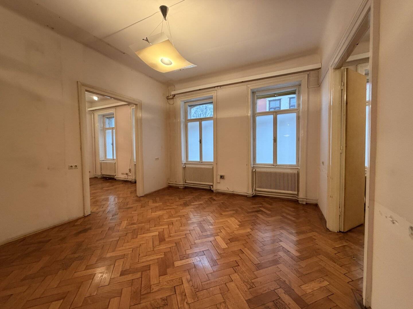 Kurzgasse - repräsentatives Altbaubüro Nähe U3/U6 Westbahnhof