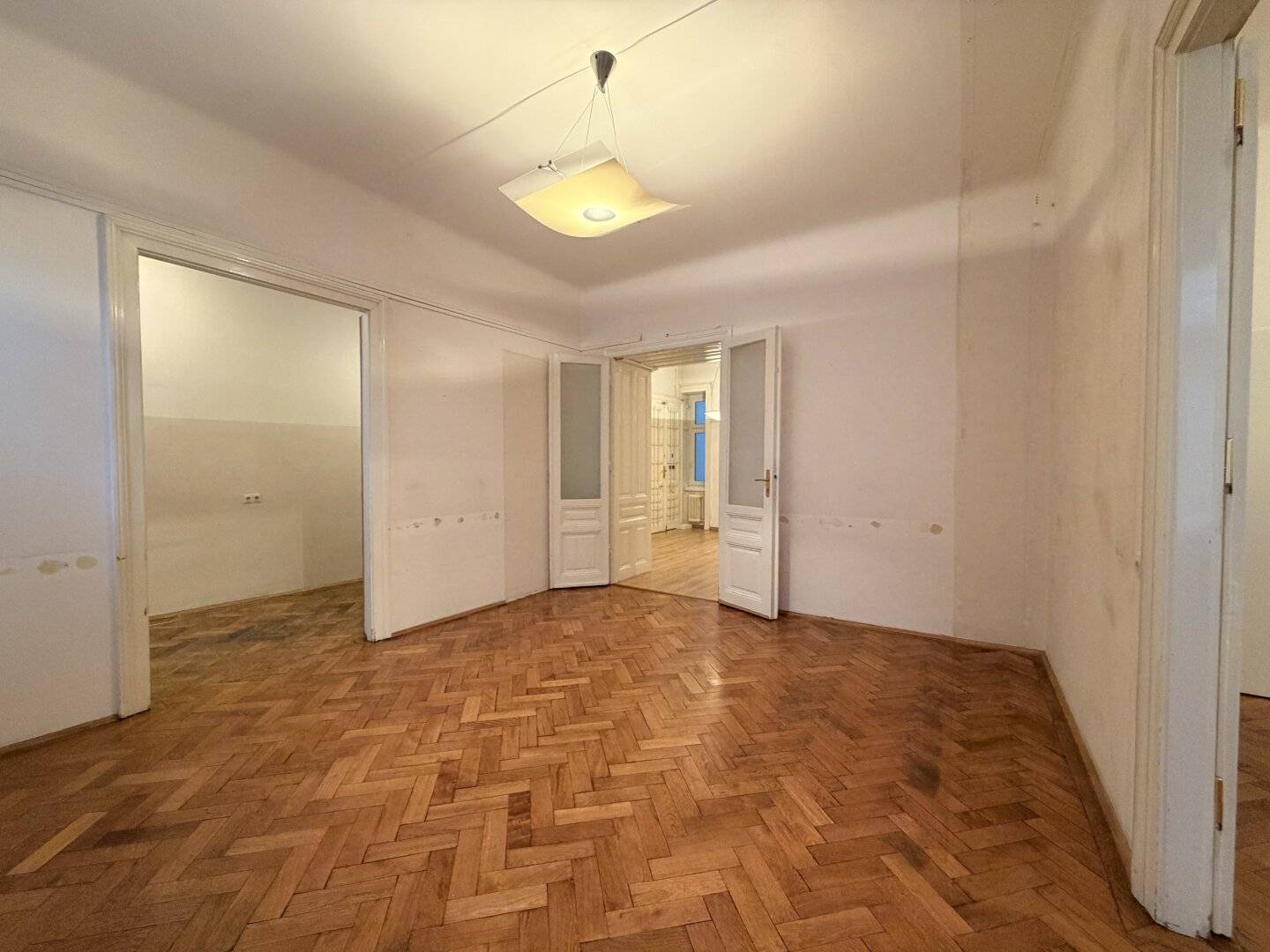 Kurzgasse - repräsentatives Altbaubüro Nähe U3/U6 Westbahnhof