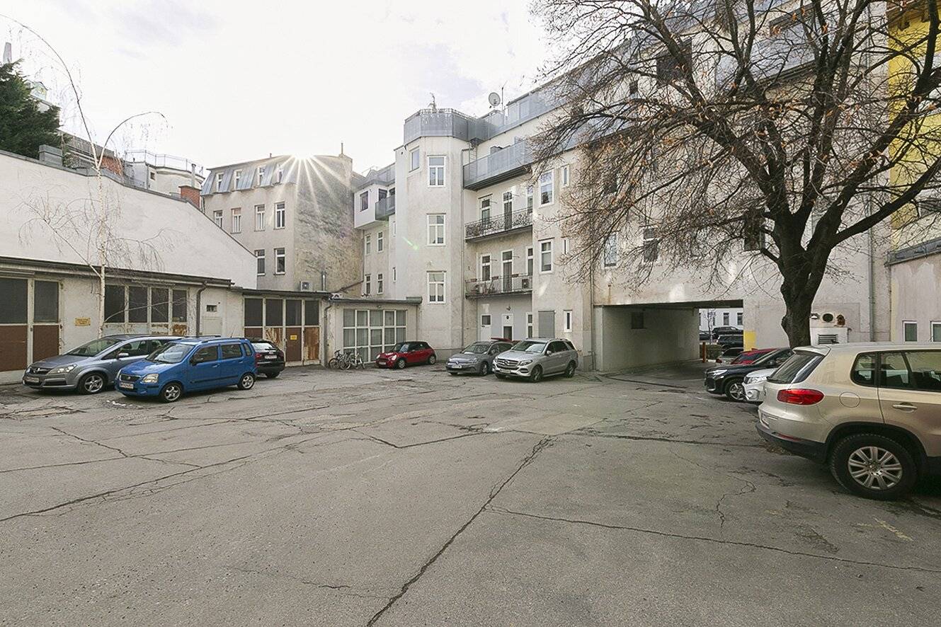 Gersthofer Straße - Autoabstellplatz unbefristet zu vermieten