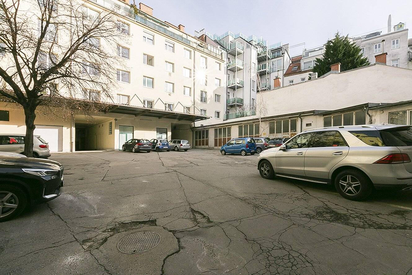Gersthofer Straße - Autoabstellplatz unbefristet zu vermieten