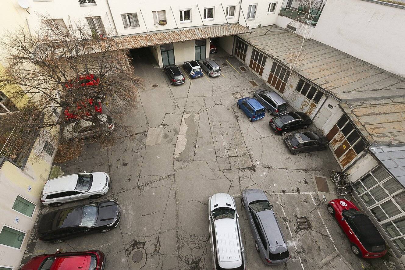 Gersthofer Straße - Autoabstellplatz unbefristet zu vermieten