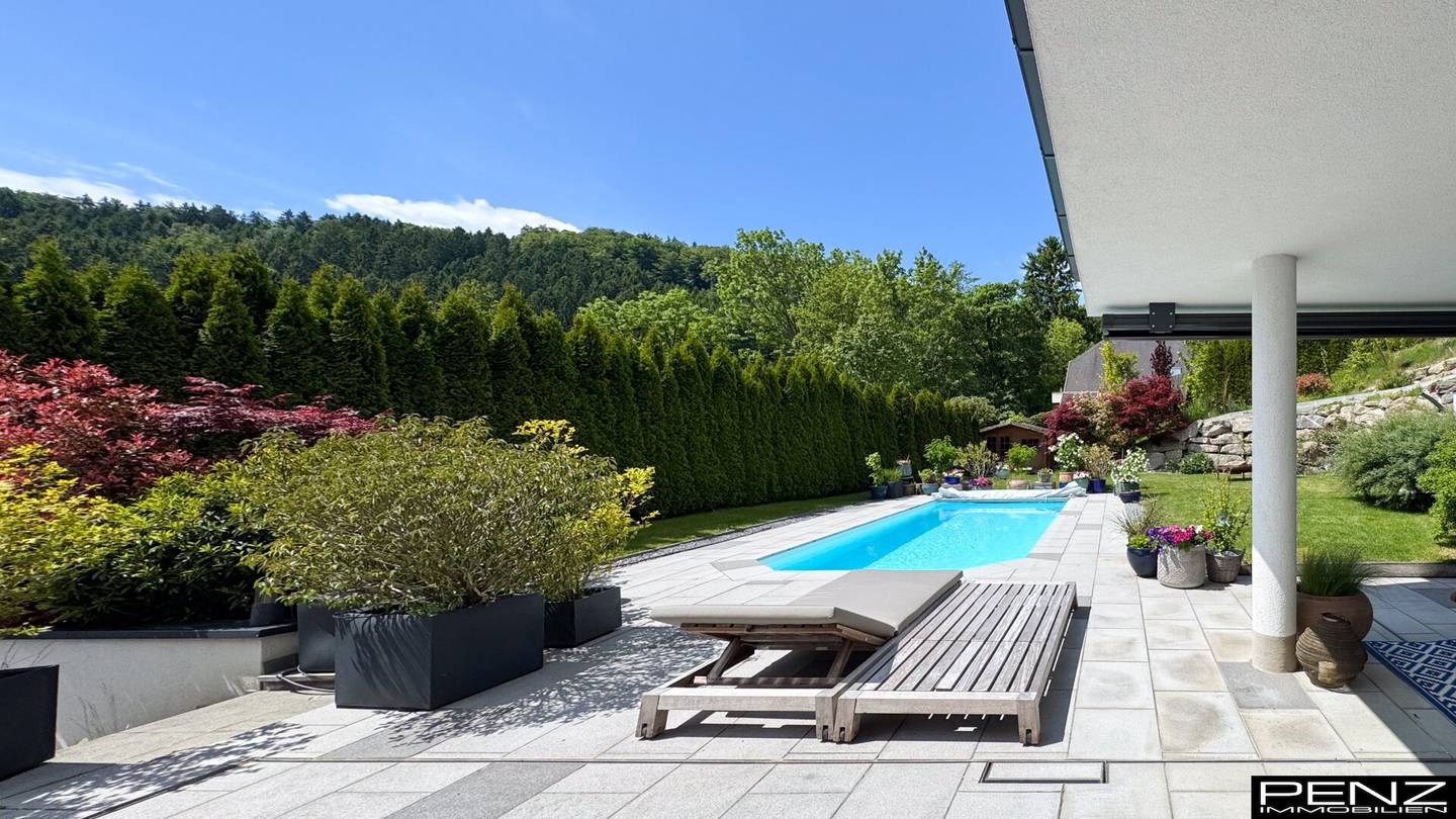 LICHTENBERG: Architektur trifft Natur – Exklusive Designvilla mit Pool und Panoramablick