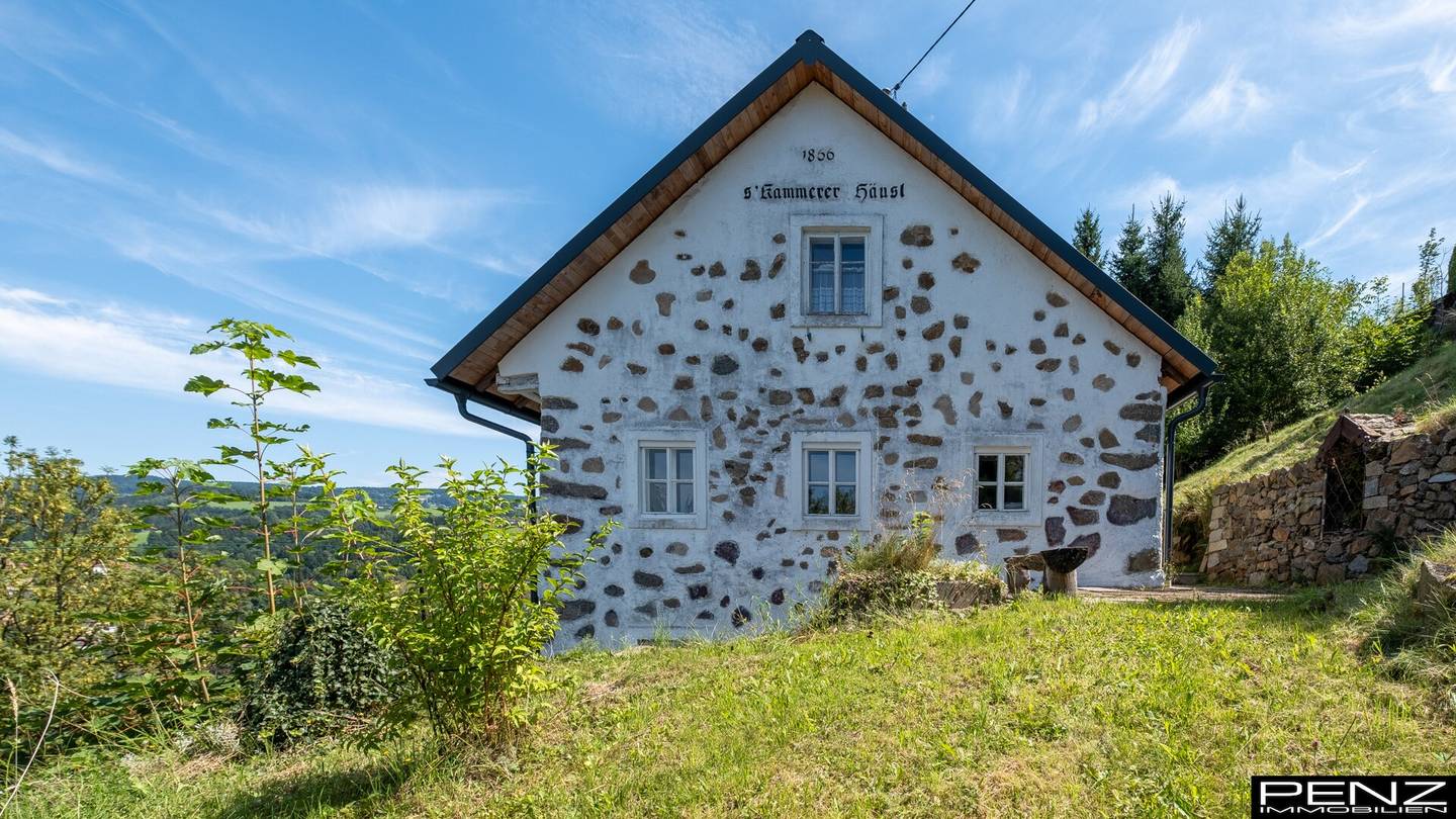 GRAMASTETTEN: Unverfälschter Landsitz in Naturlage