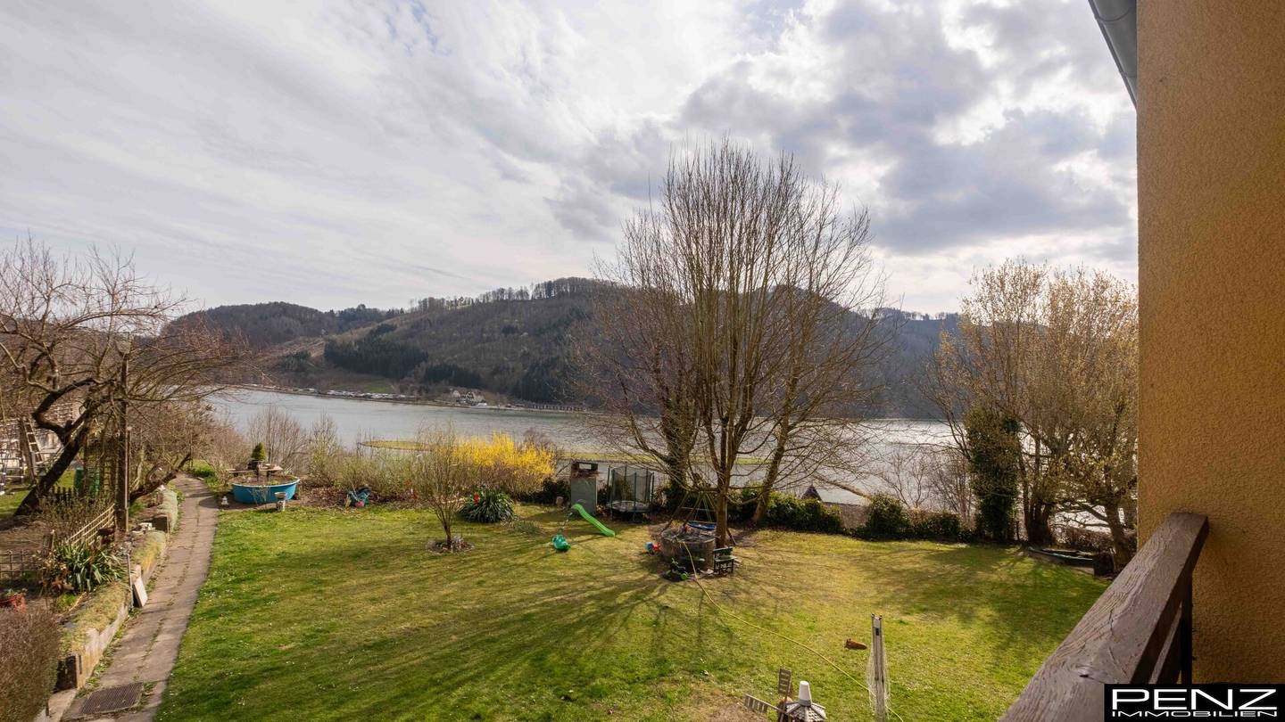 UNTERMÜHL: Schönes Apartment - Balkon und Garten in idyllischer Lage mit zauberhaftem Donaublick