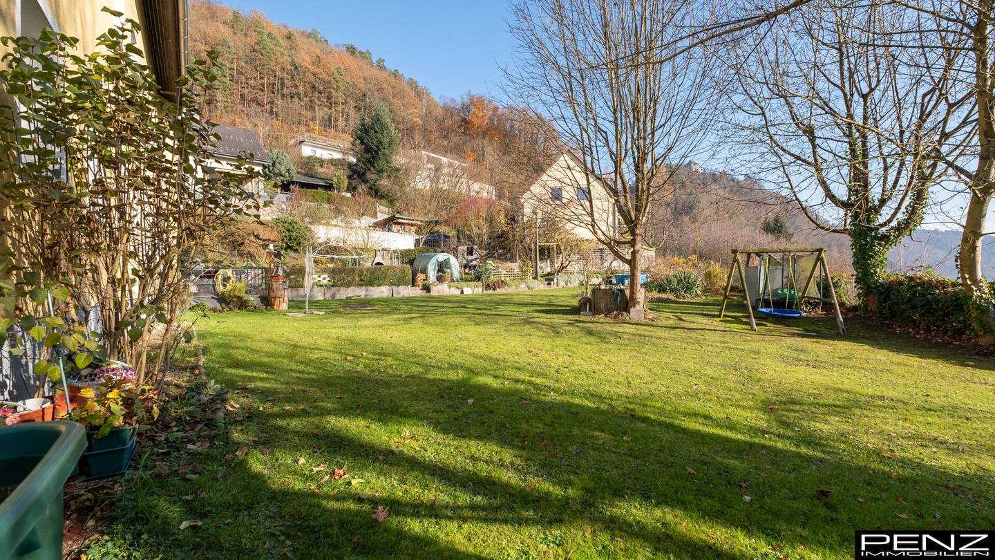 UNTERMÜHL: Schönes Apartment - Balkon und Garten in idyllischer Lage mit zauberhaftem Donaublick