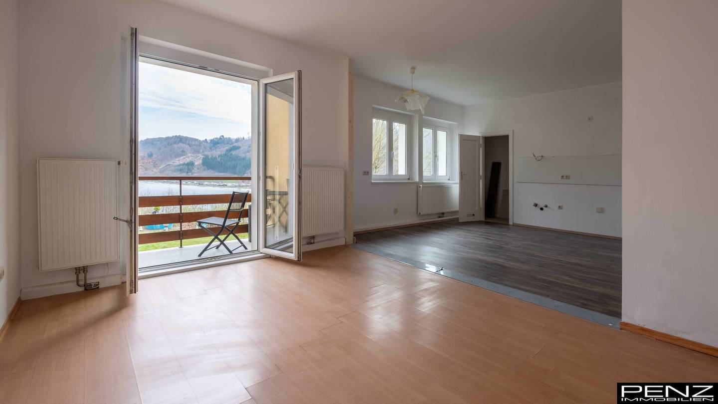 UNTERMÜHL: Schönes Apartment - Balkon und Garten in idyllischer Lage mit zauberhaftem Donaublick
