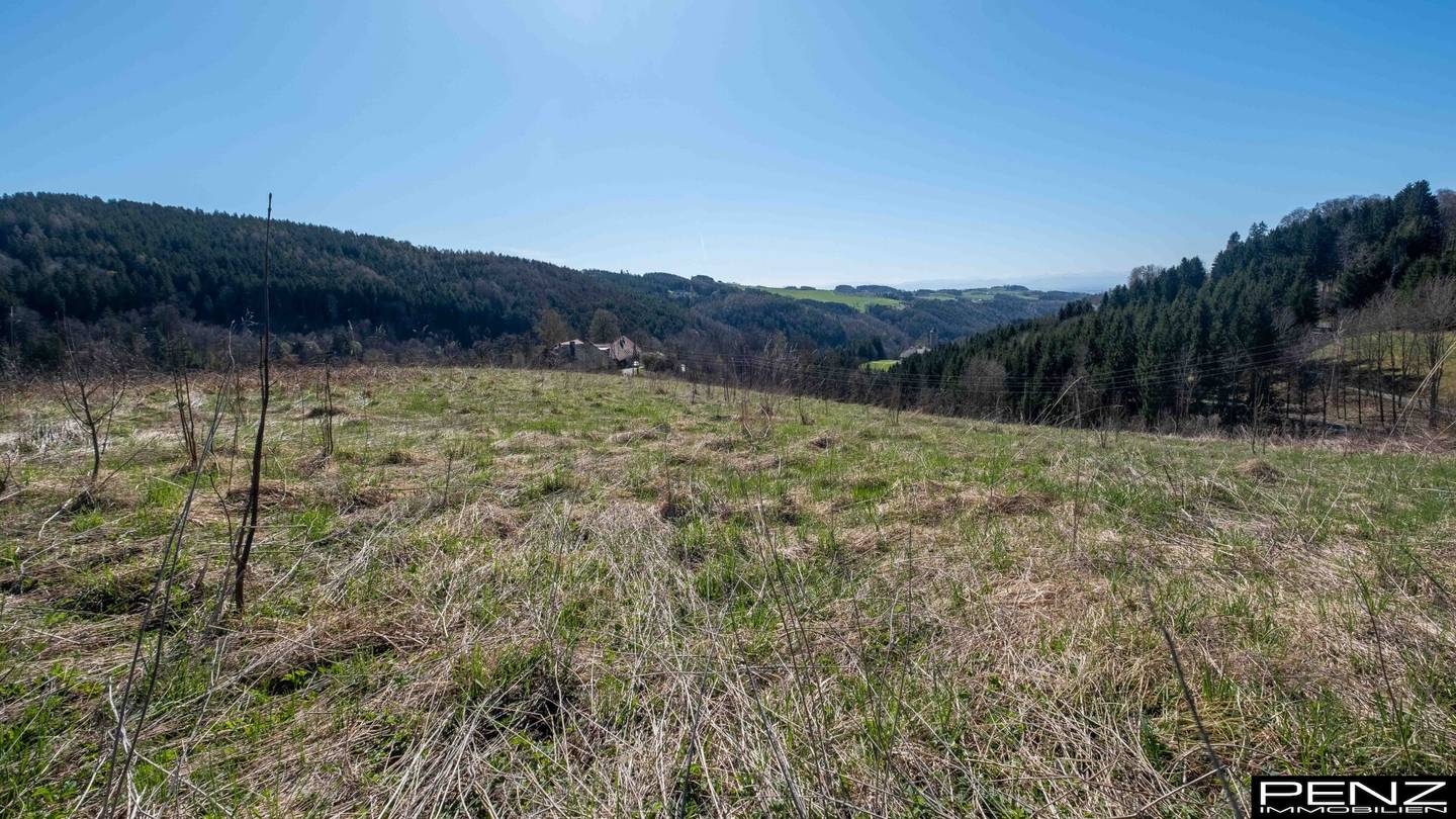 Kirchschlag bei Linz: Bauernhof mit 2,5 ha Land, Garten & traumhaftem Bergblick in Kirchschlag bei Linz!
