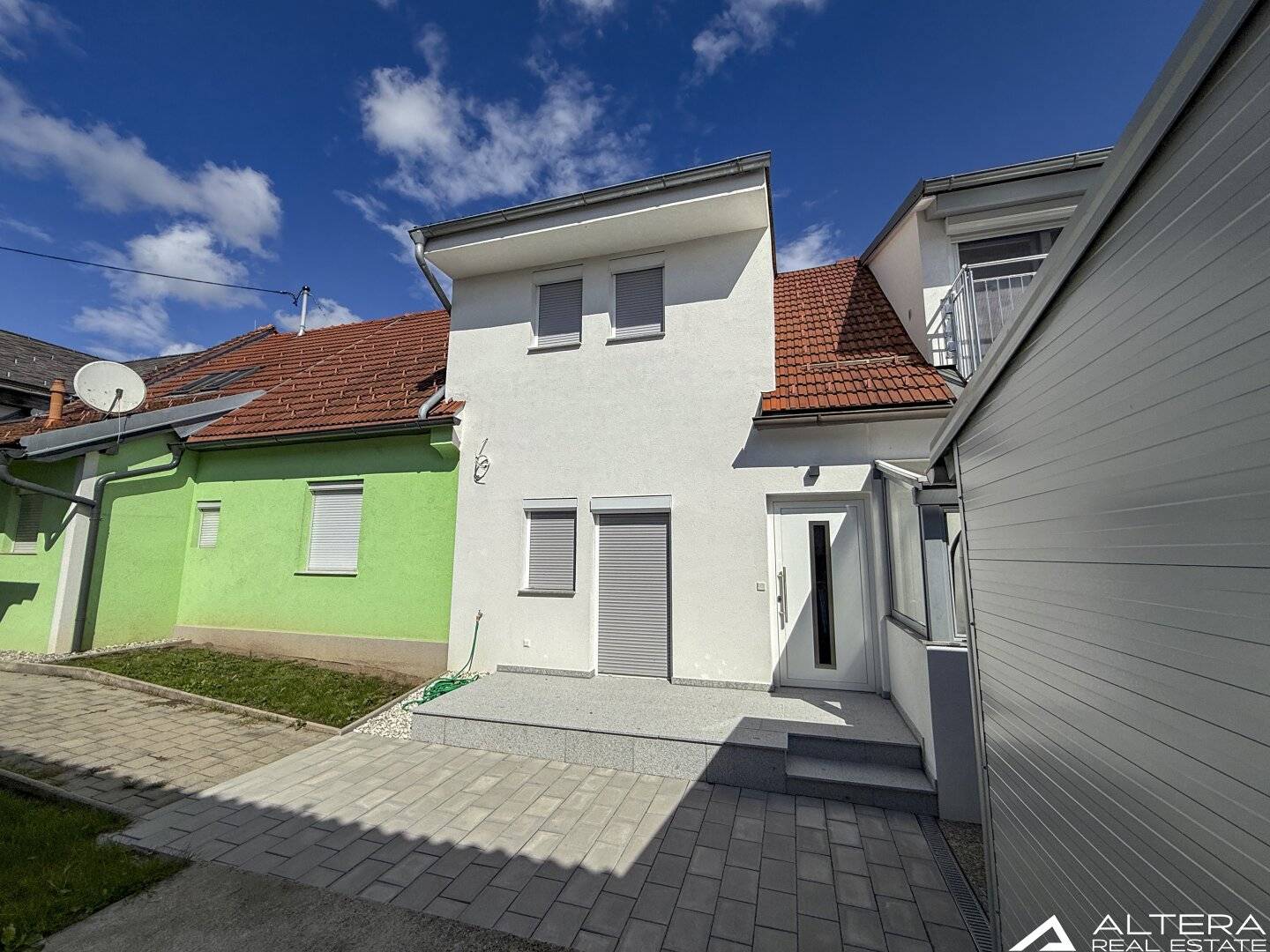 TOP ANGEBOT!! Frisch saniertes Reihenhaus mit Balkon und eigenem Gartenanteil in Pölfing-Brunn!!