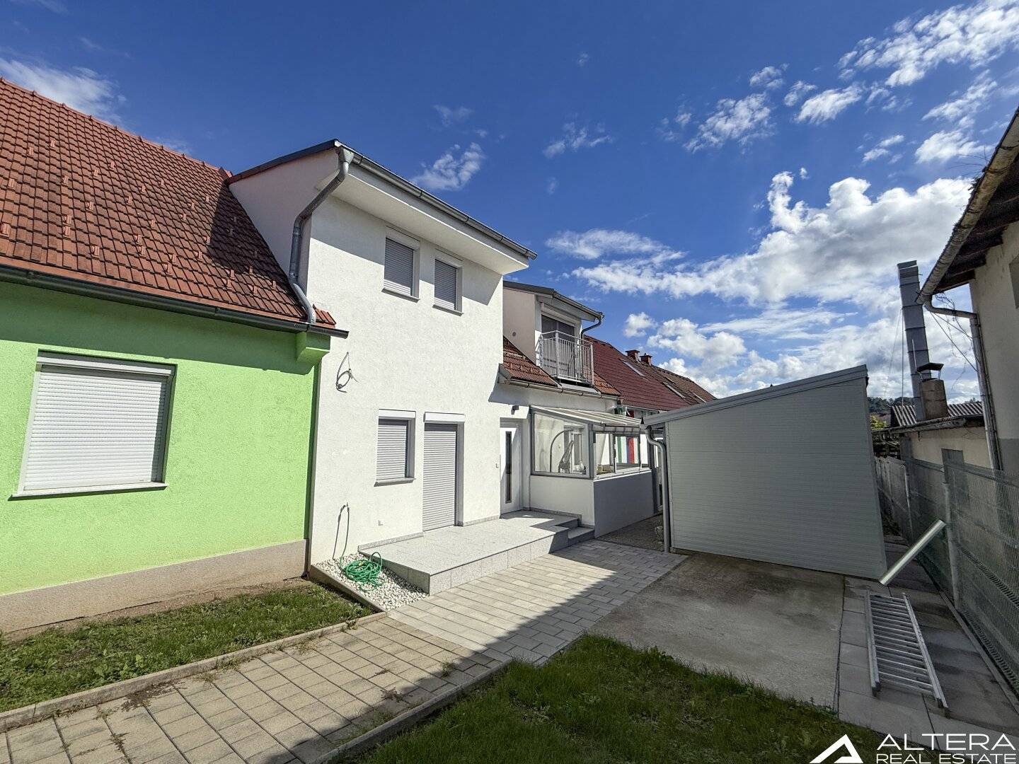 TOP ANGEBOT!! Frisch saniertes Reihenhaus mit Balkon und eigenem Gartenanteil in Pölfing-Brunn!!