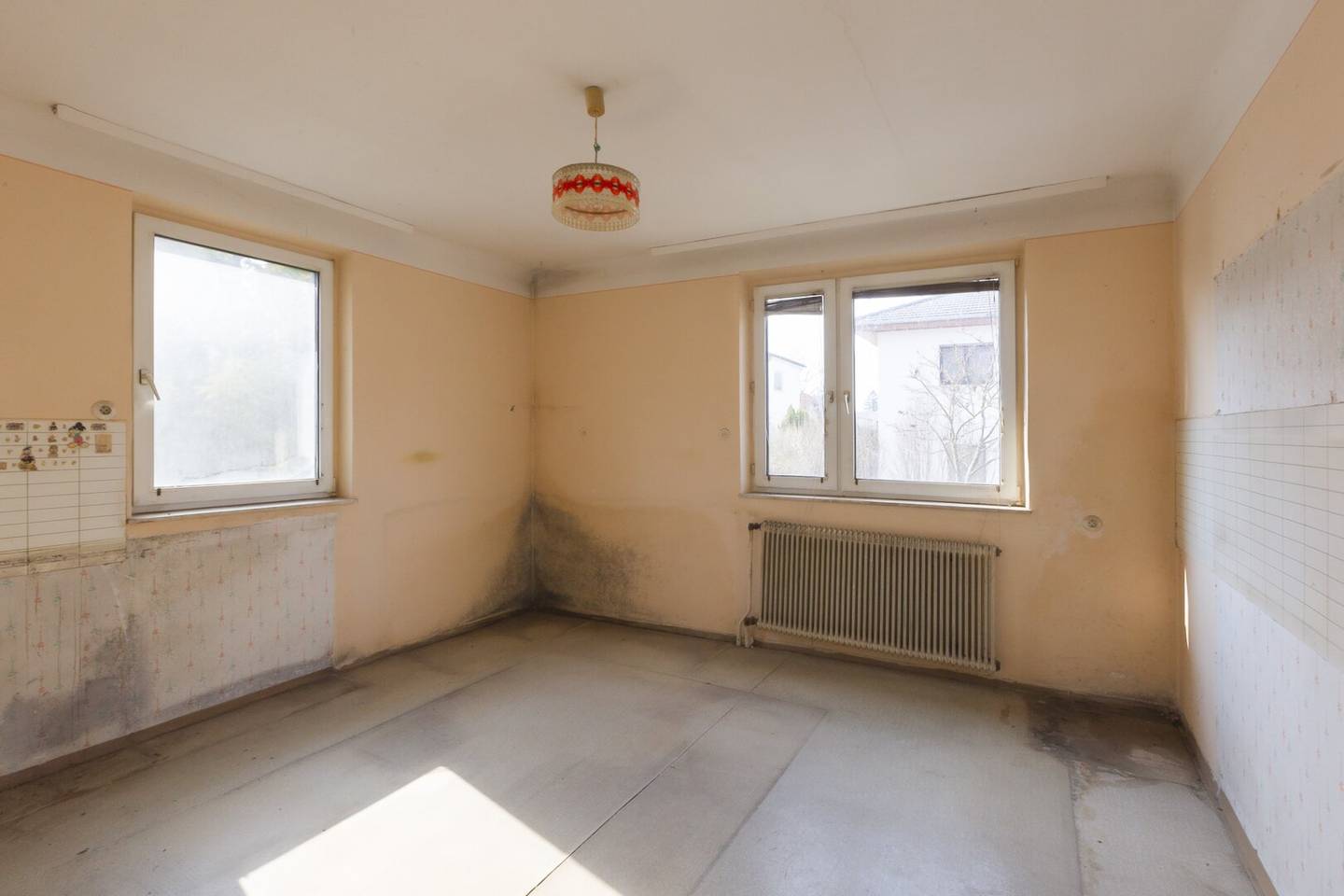 Oberlaaerstraße - renovierungsbedürftiges Einfamilienhaus mit Garage