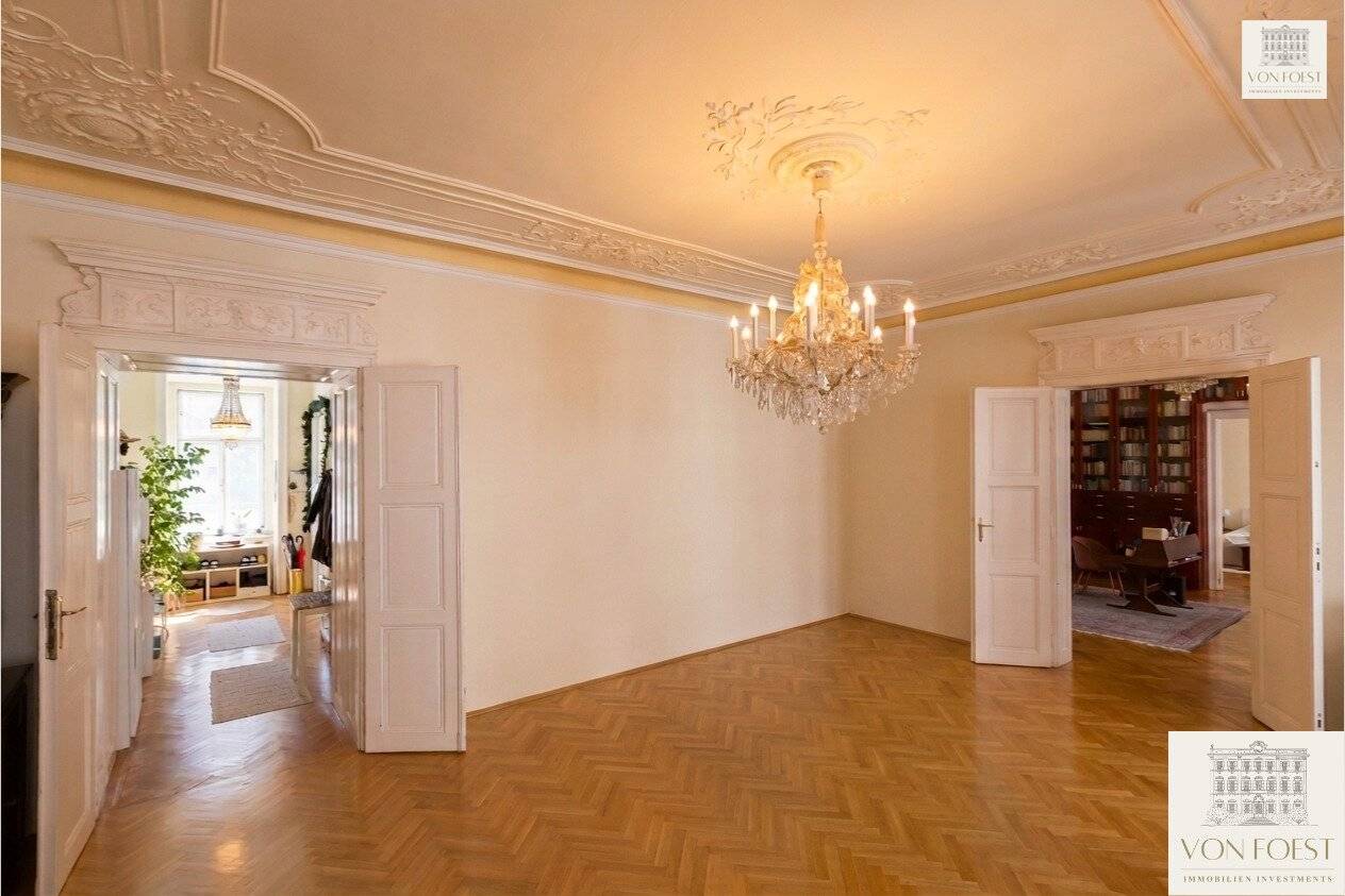 Wiener ALTBAUJUWEL mit riesiger Terrasse und Blick auf die Votivkirche | inkl. GARAGEN-Stellplatz | ca. 50qm Terrasse