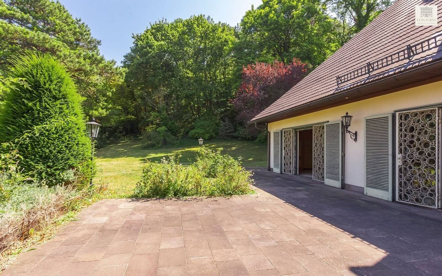 Beautiful villa estate plus building plot embedded in a 6,400 m² parkland in the heart of Perchtoldsdorf