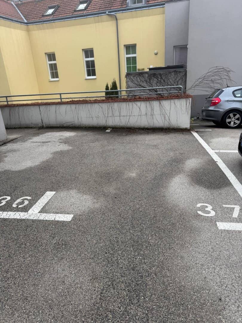 Hauptstraße 20-22 - Freistellplätze und überdachte Parkplätze