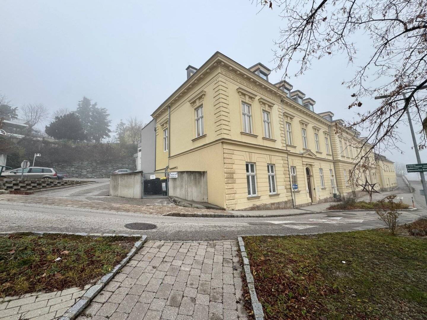 Hauptstraße 20-22 - Freistellplätze und überdachte Parkplätze