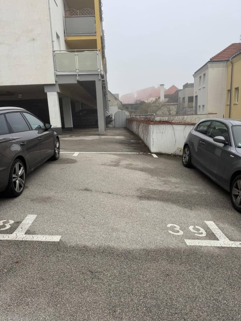 Hauptstraße 20-22 - Freistellplätze und überdachte Parkplätze