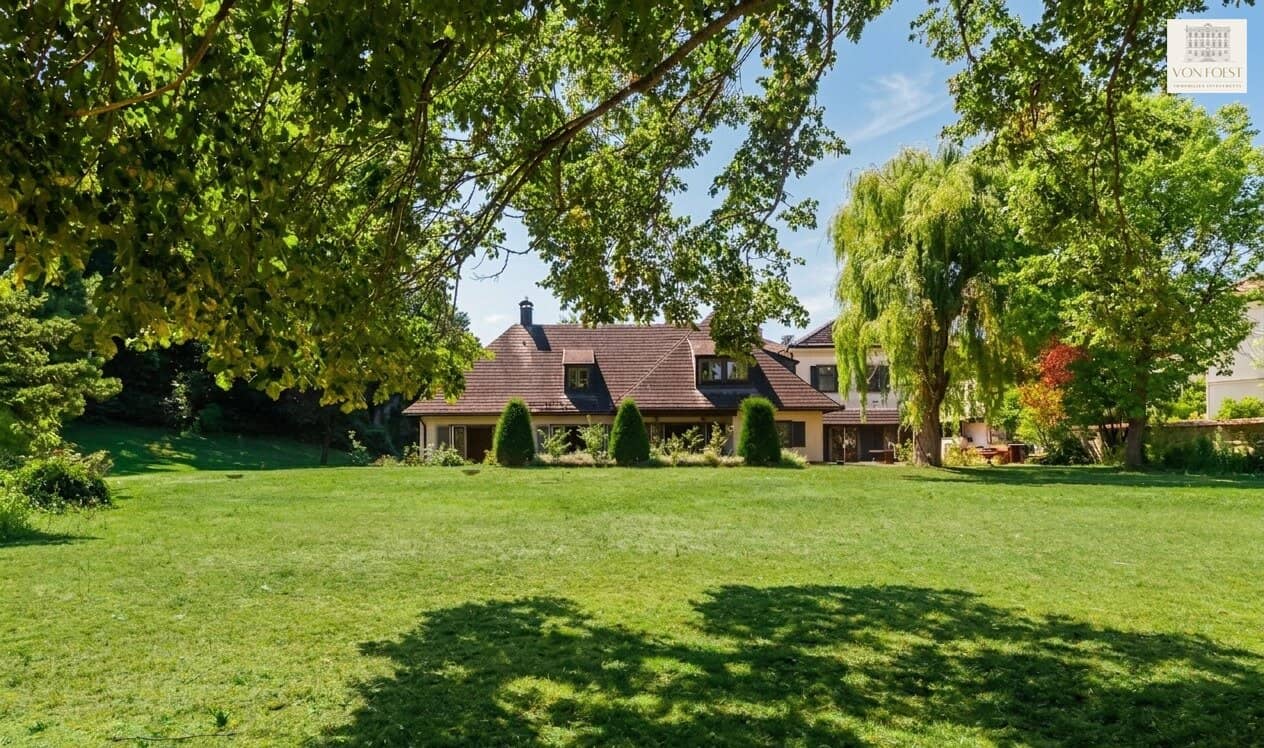 Charming stylish villa nestled in a private secluded parkland on the outskirts of Vienna in Perchtoldsdorf