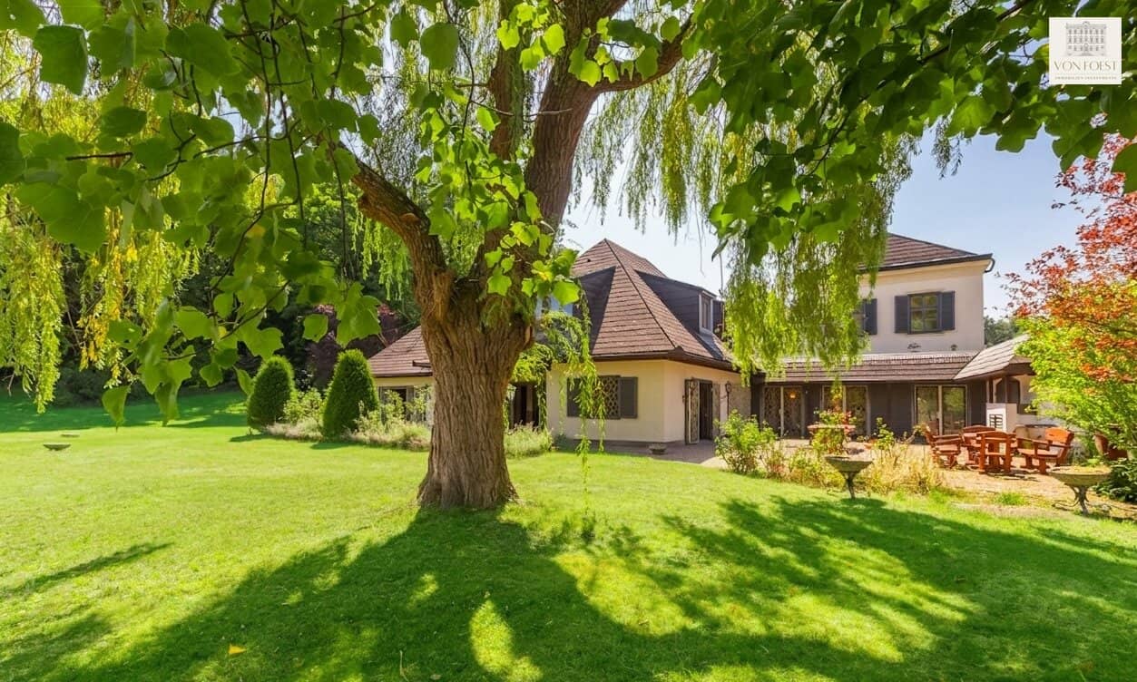 Charming stylish villa nestled in a private secluded parkland on the outskirts of Vienna in Perchtoldsdorf
