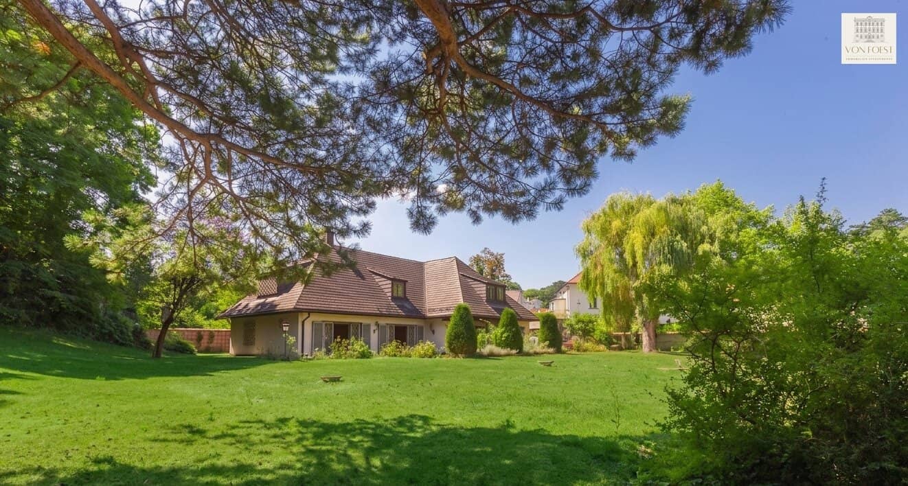 Charming stylish villa nestled in a private secluded parkland on the outskirts of Vienna in Perchtoldsdorf