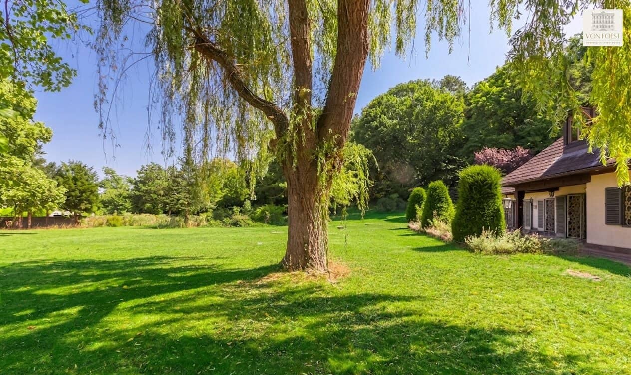 Charming stylish villa nestled in a private secluded parkland on the outskirts of Vienna in Perchtoldsdorf