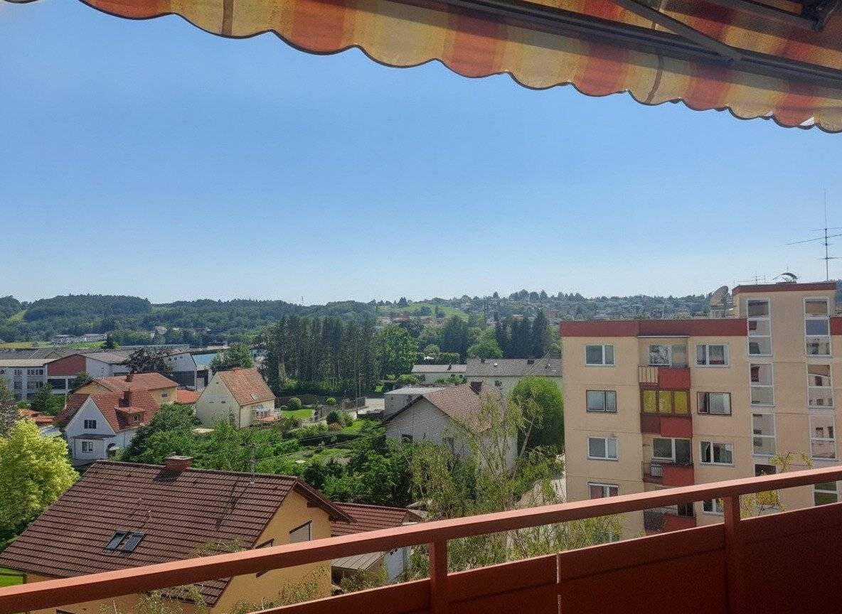 SONNIG-NATURNAH-STADTNAH, gepflegte 3 ZI mit Loggia 5./ letzter Stock-wunderschöne Aussichtslage/Garage, Allg.Garten