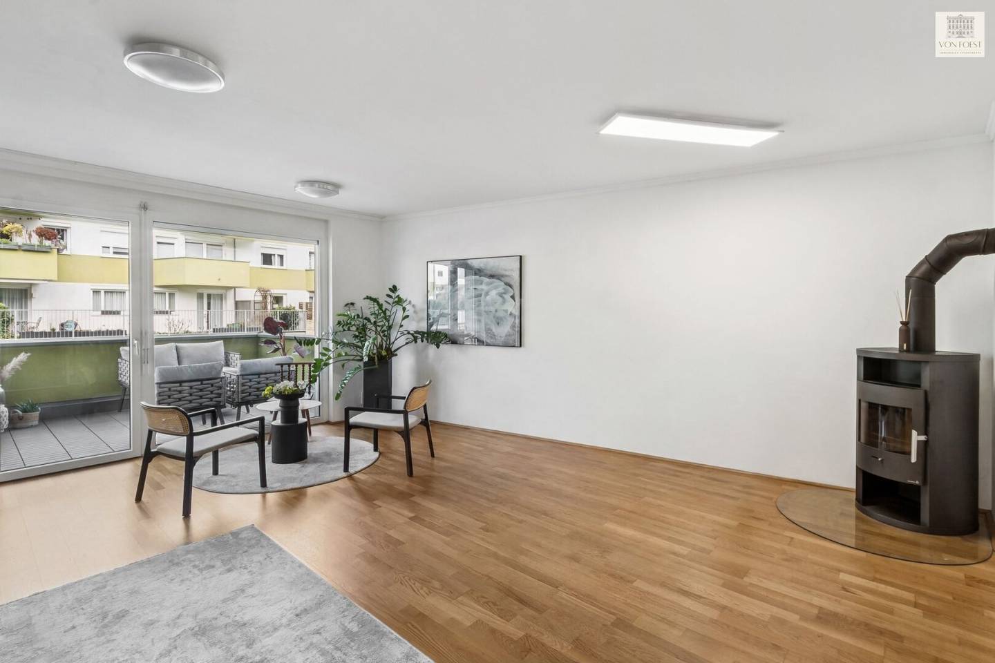 Charming new-build apartment with generous terrace in central green quiet location