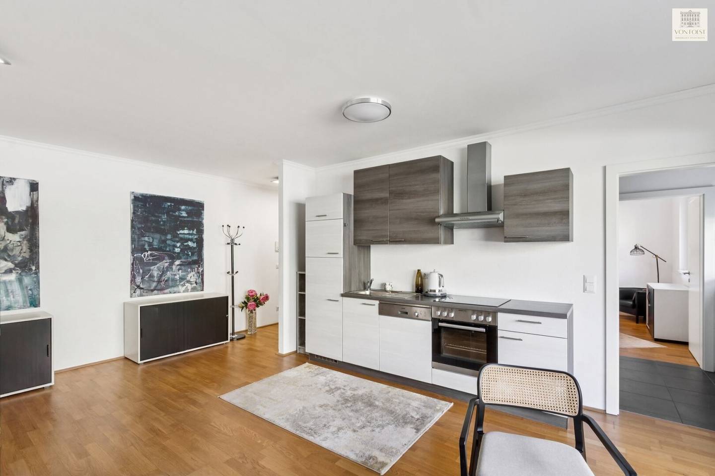 Charming new-build apartment with generous terrace in central green quiet location