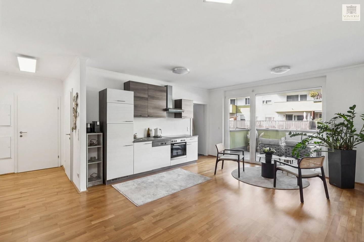 Charming new-build apartment with generous terrace in central green quiet location