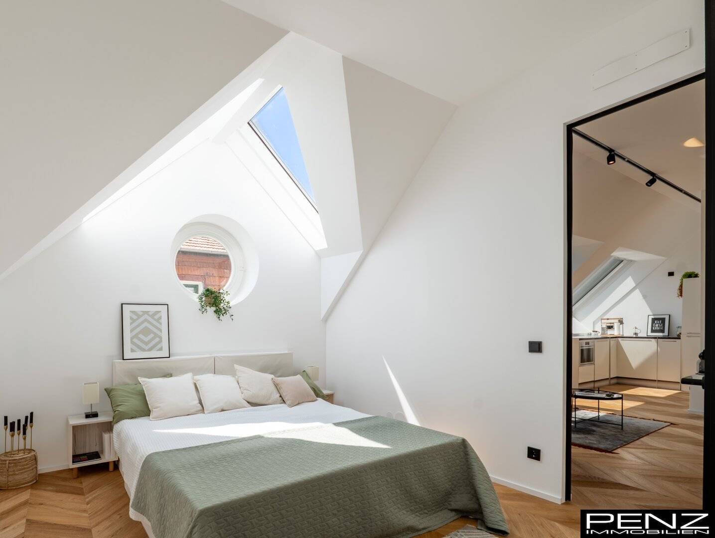VIENNA: Exclusive historic-style attic apartment with 36 m² rooftop terrace near Schlosspark Schönbrunn
