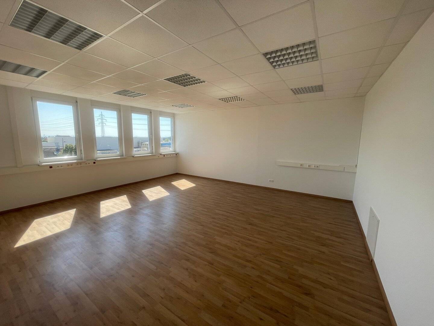ABC2000 - modernes helles 3 Zimmerbüro !