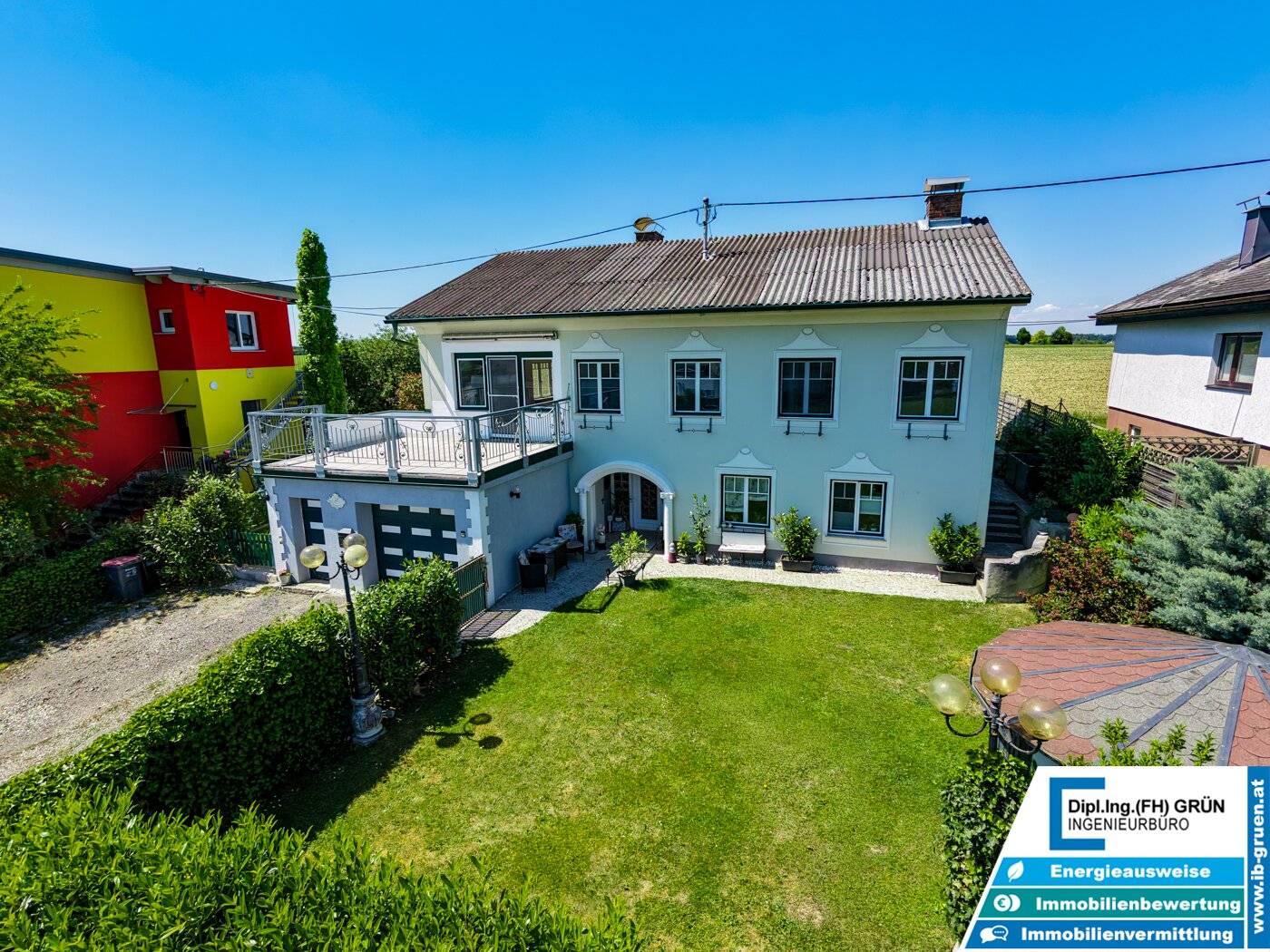 Zweifamilienhaus mit Garten, Garage & Fernblick in sonniger Aussichtslage