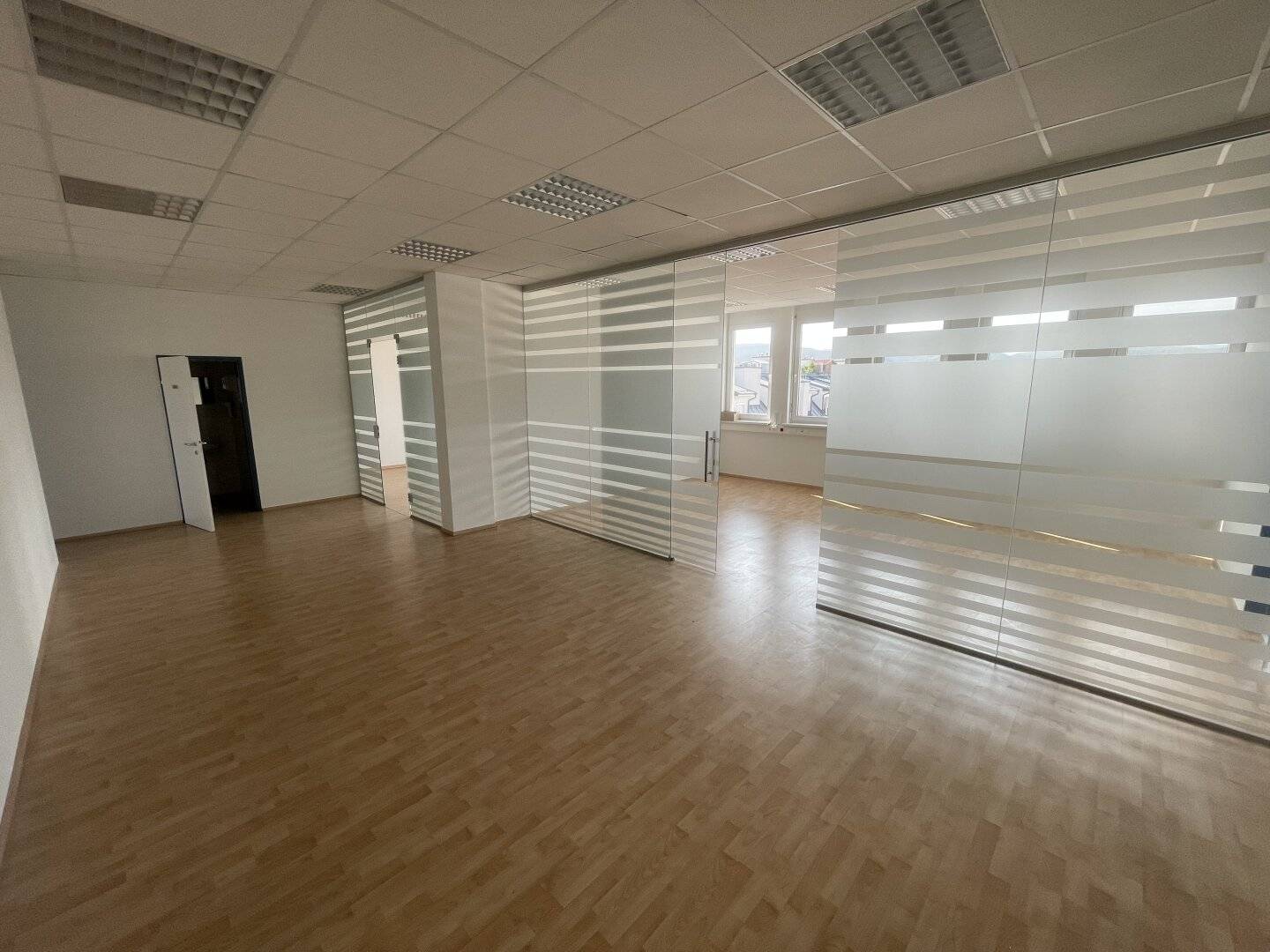ABC2000 - modernes helles 5 Zimmerbüro !