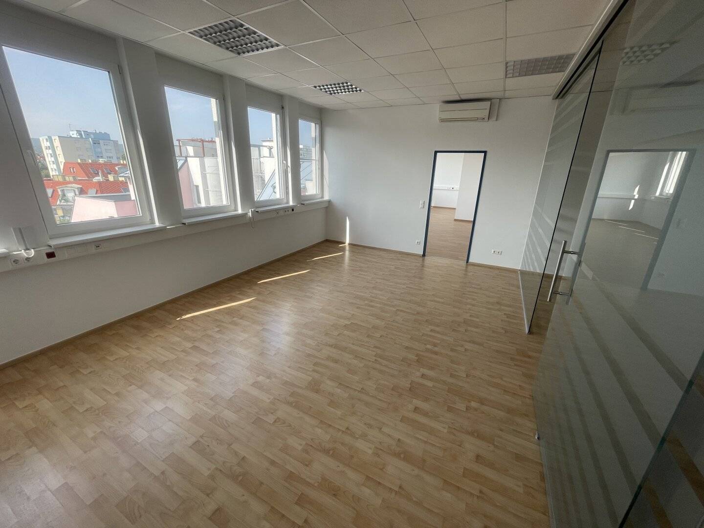 ABC2000 - modernes helles 5 Zimmerbüro !