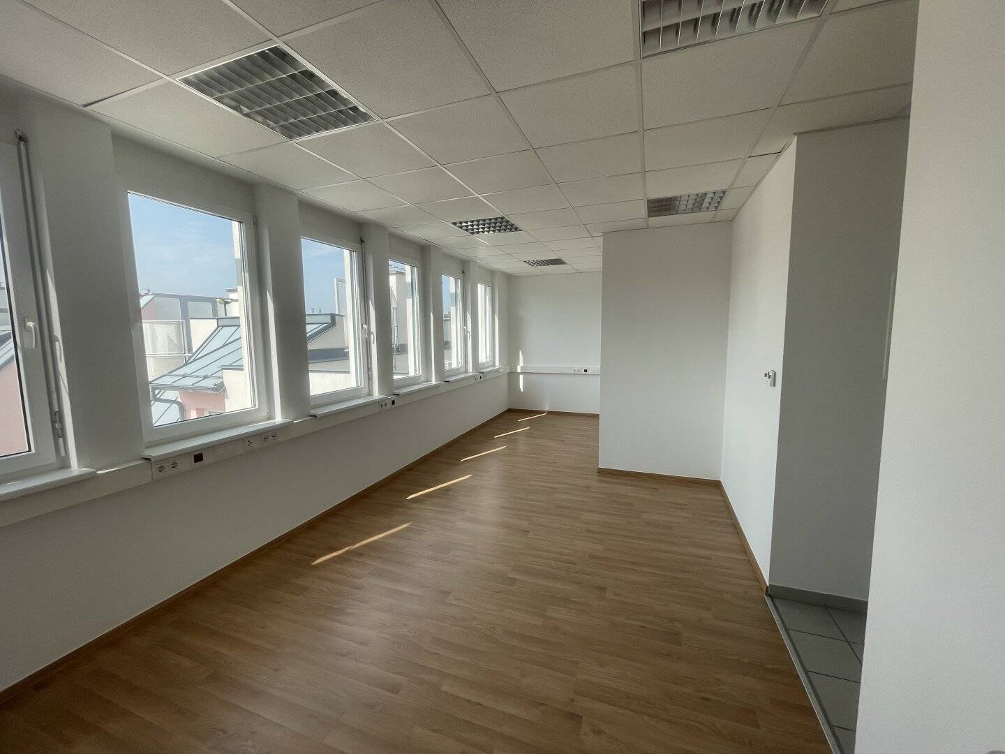 ABC2000 - modernes helles 5 Zimmerbüro !
