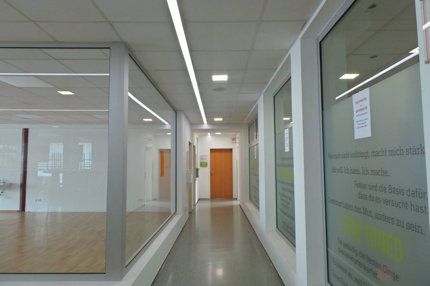 Repräsentativer Firmenstandort im Business-Park, moderne klimatisierte Ordinations-Praxis-Bürofläche, Parkplätze