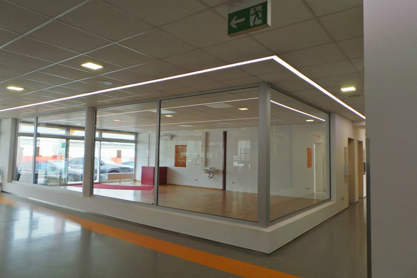 TOP LAGE moderne, klimatisierte Geschäftsfläche/Gewerbefläche im Business- Park, Parkplätze