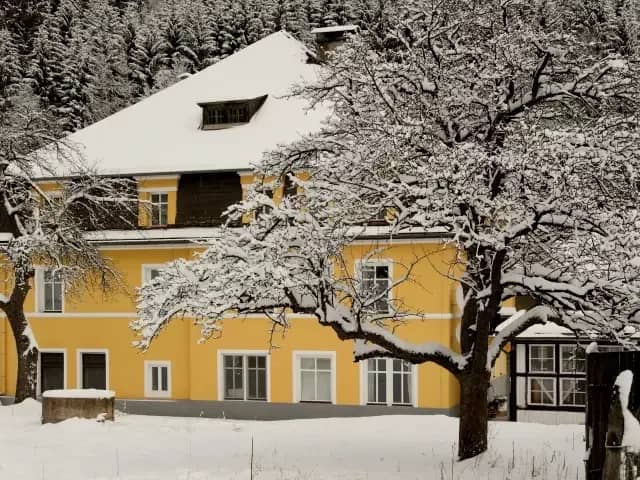 Historisches 3 Sterne Hotel am See in Kärnten mit 14 Zimmern und Top-Ausstattung - Ihr neues gastronomisches Paradies!