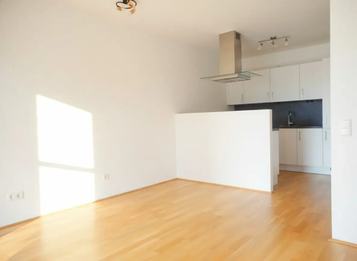 Q5 am PARK großartige 2ZI (möbliert) mit 8m² Ost/ Balkon