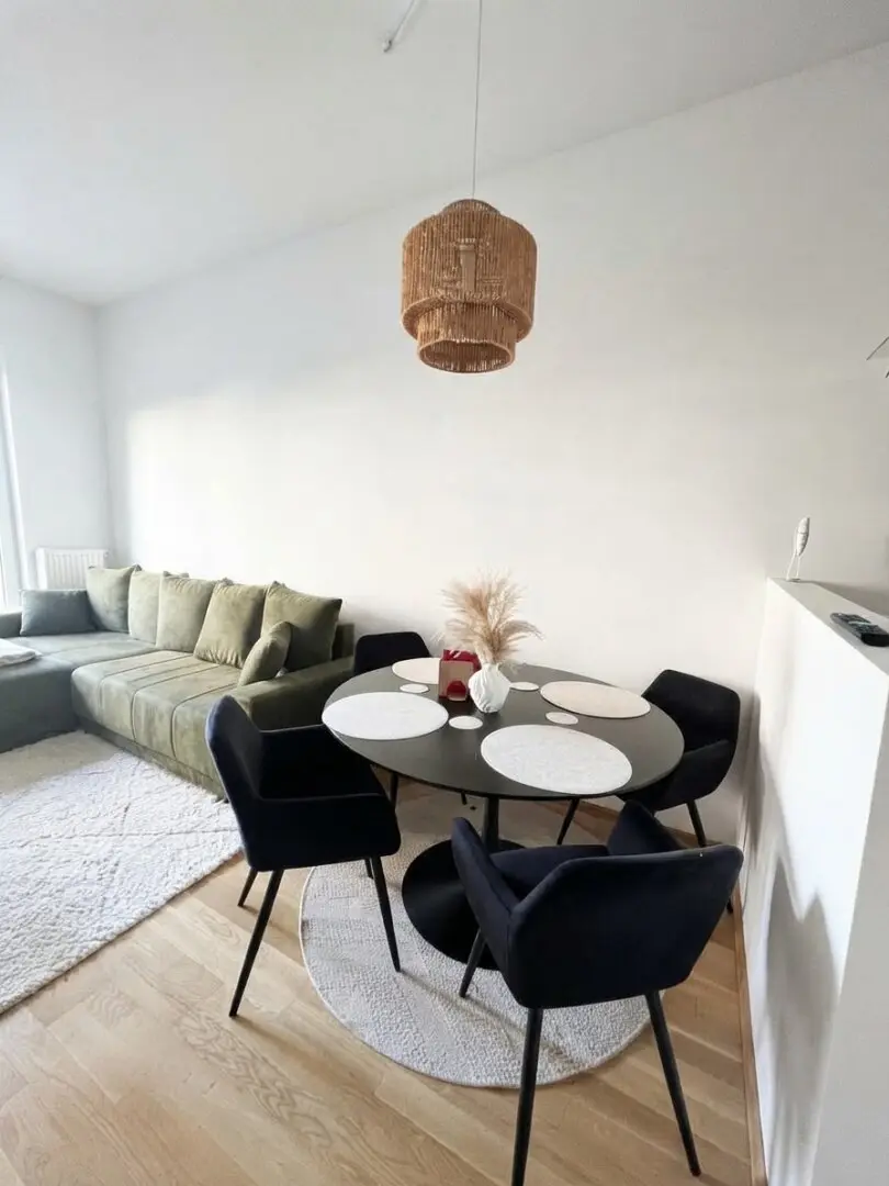 Q5 am PARK großartige 2ZI (möbliert) mit 8m² Ost/ Balkon