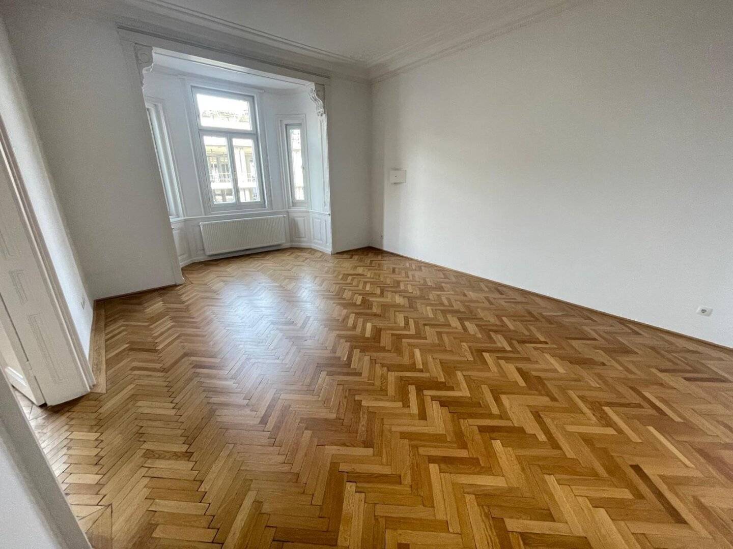 Neu saniert -4 ZI Altbau- perfekt öffentliche Anbindung - Theobaldgasse