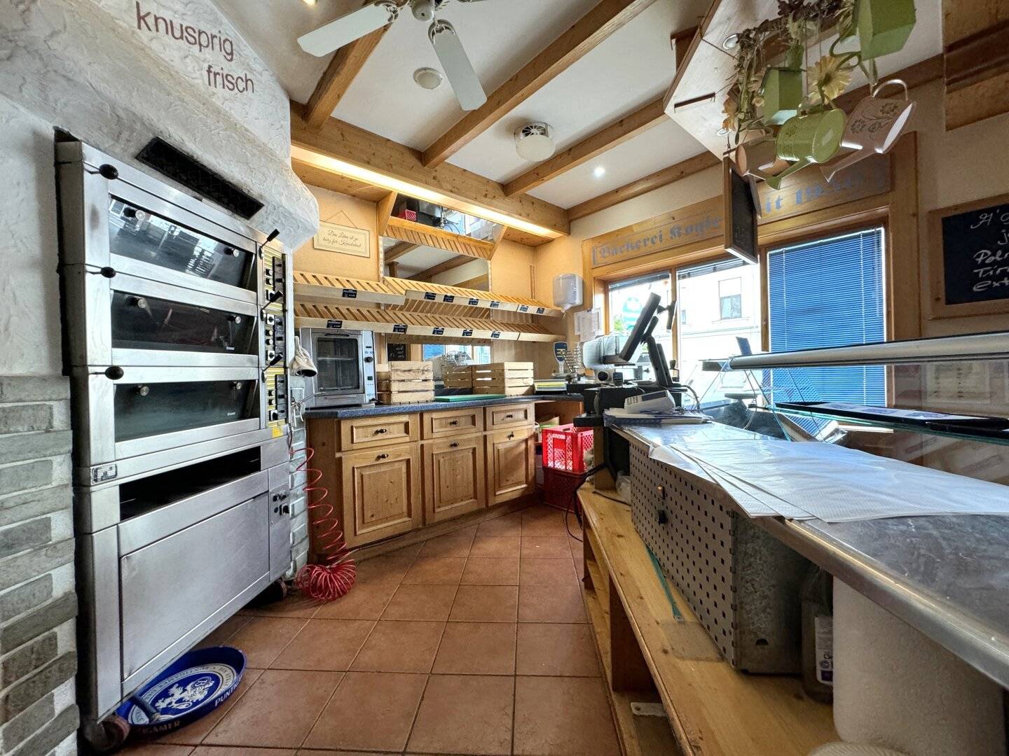 Stallhofen Top Lage, Bäckerei, Café, Firmenstandort, Geschäftslokal, Doppelhaus mit großem Potenzial, ca. 78,00 m², 4 Räume, Grund 287 m²