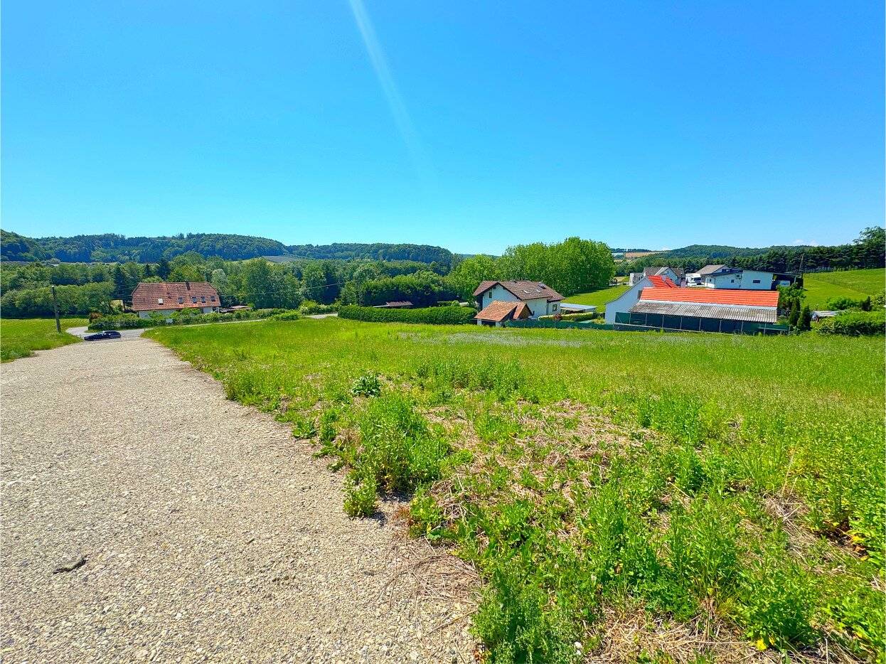 SINABELKIRCHEN – Sonniger Baugrund mit Grünblick & perfekter Verkehrsanbindung