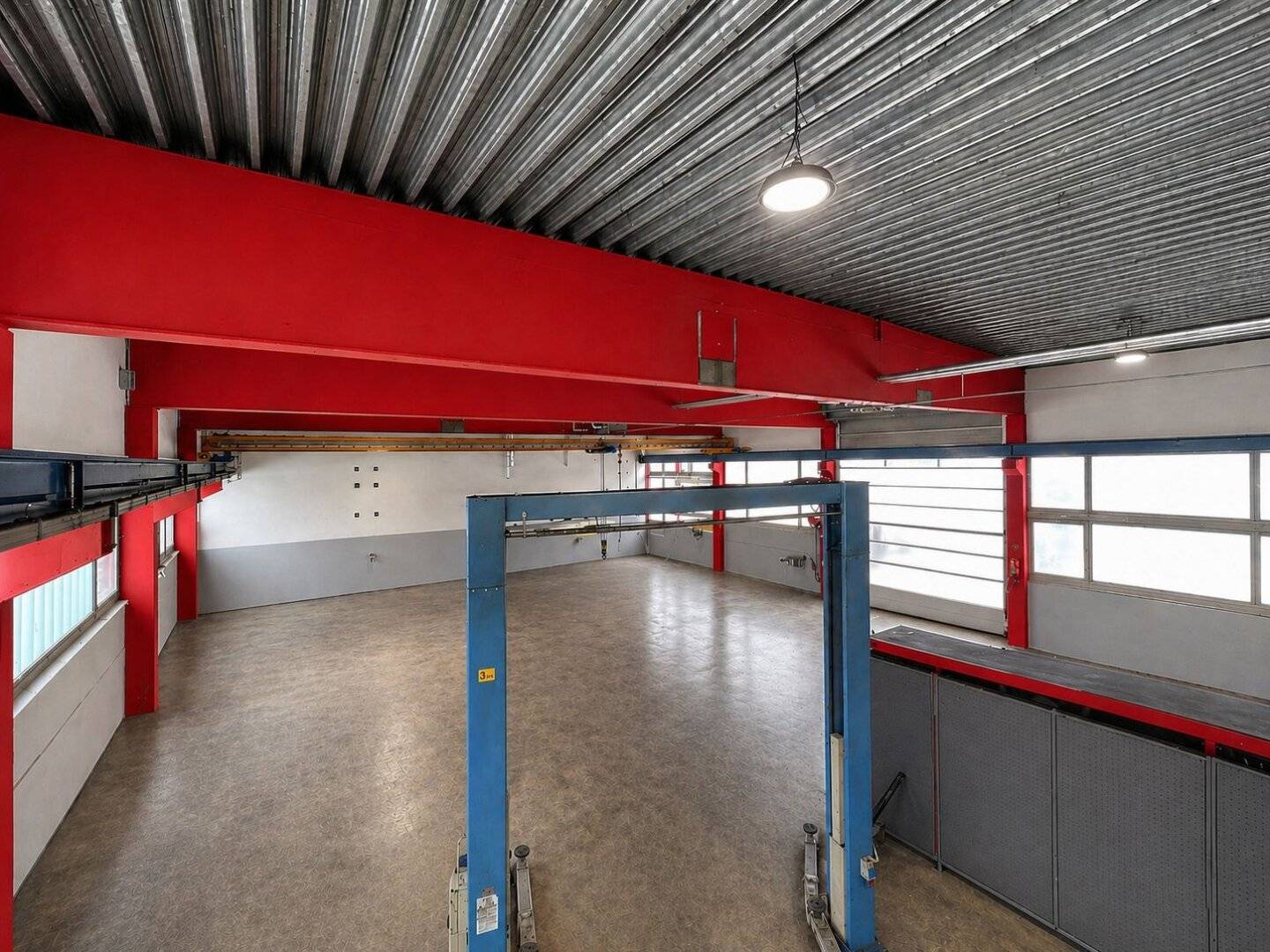 Premium-Gewerbestandort mit Werkstatt, Hallen, Verkaufsflächen & Betriebswohnung