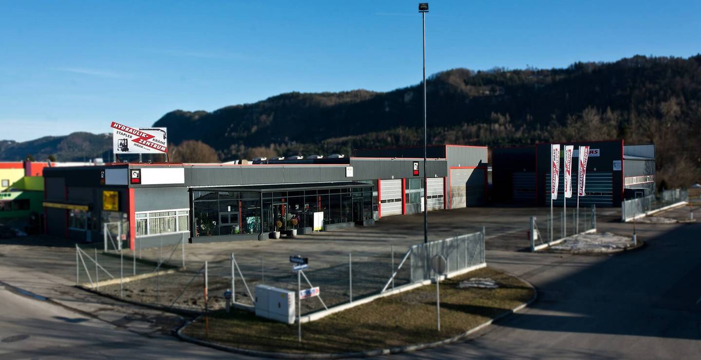 Premium-Gewerbestandort mit Werkstatt, Hallen, Verkaufsflächen & Betriebswohnung