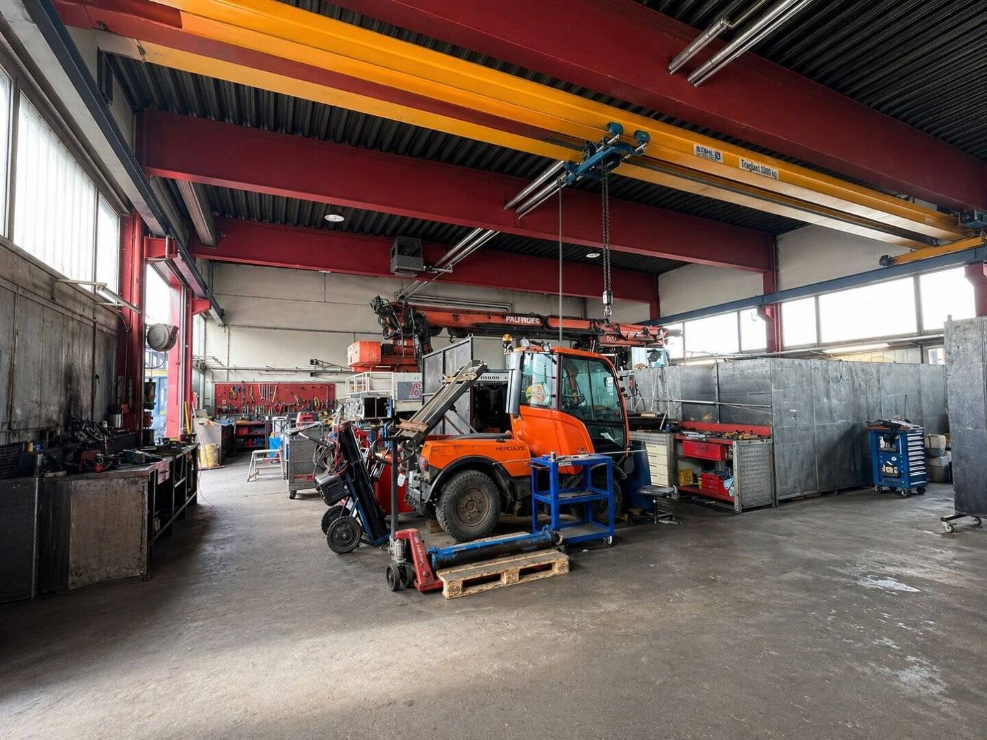Premium-Gewerbestandort mit Werkstatt, Hallen, Verkaufsflächen & Betriebswohnung