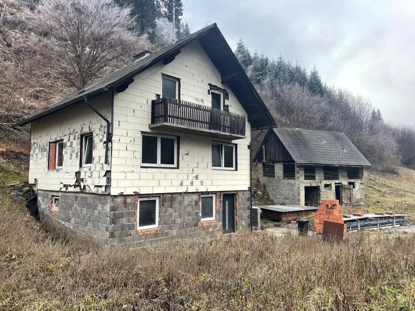 Großzügiges Grundstück (2.132 m²) mit Bastlerhaus & Nebengebäude