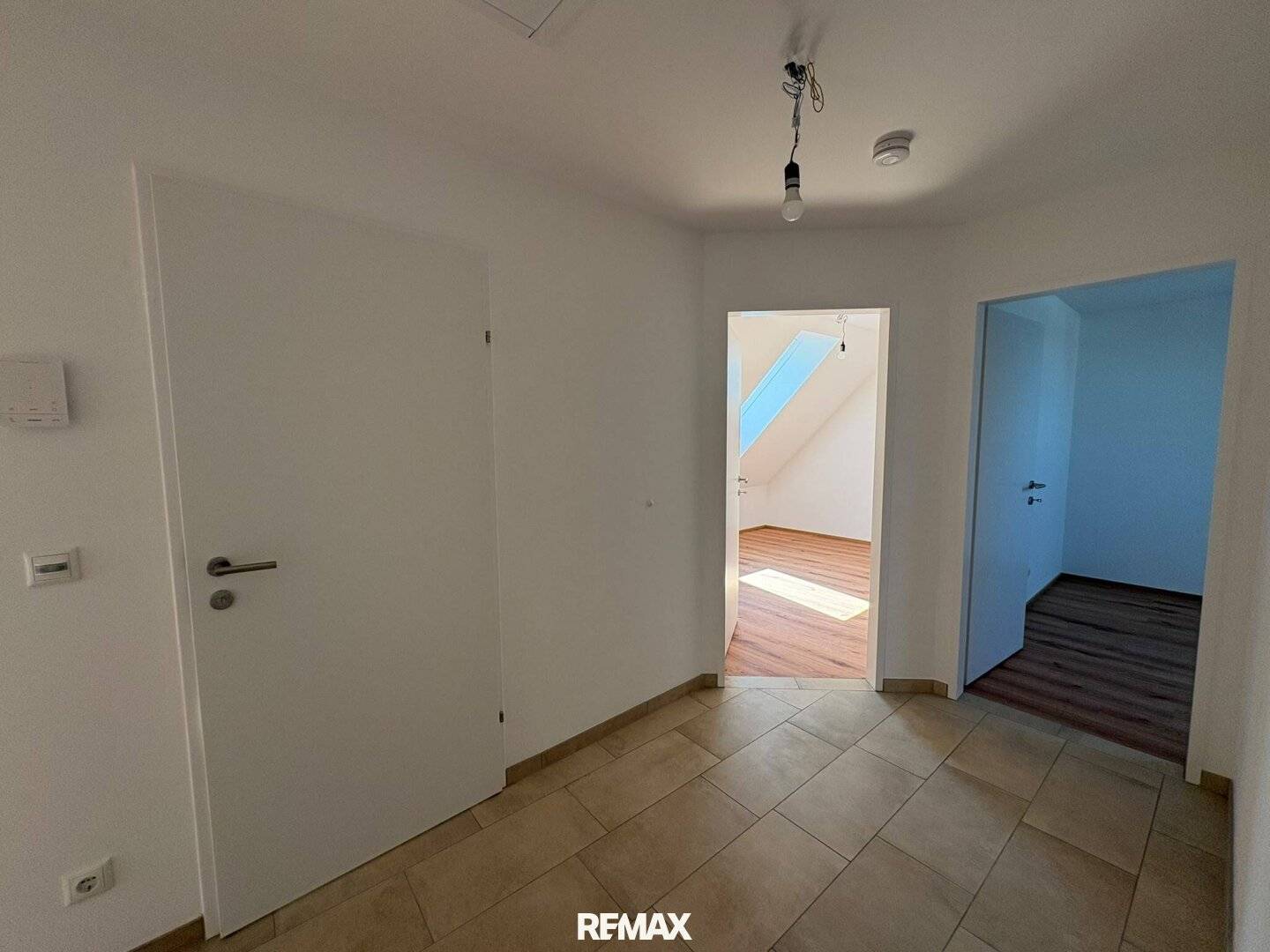 Kernsanierte Dachgeschosswohnung mit 74 m² in Oberweis zu mieten!
