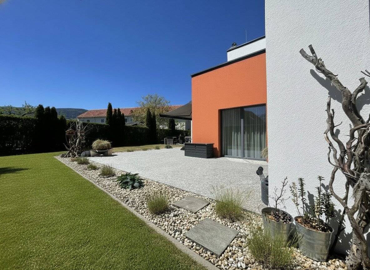 Nähe Hartberg - Pöllauberg -  Designerhaus mit Panoramadachterrasse, zwei Wohneinheiten und Premium Garagenlösung Platz für 5 Autos - sehr interessant für Oldtimer oder Luxusautos