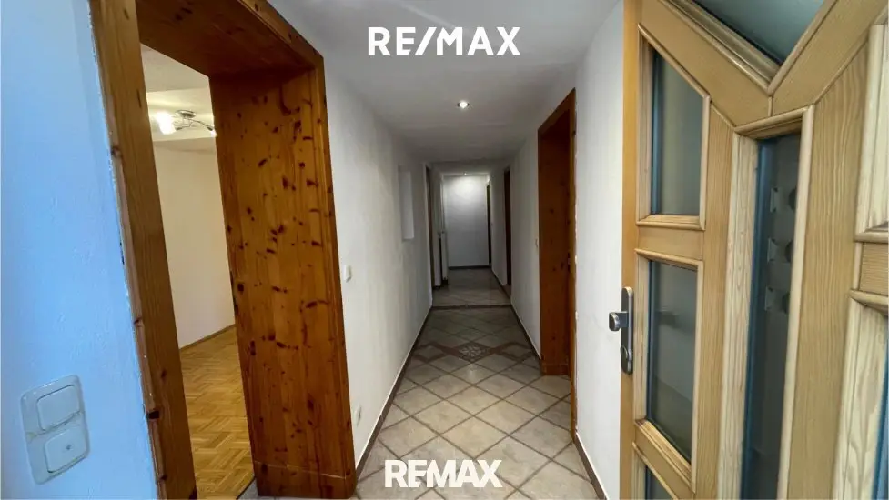 Multi-family house with 3 residential units in central location of Timelkam